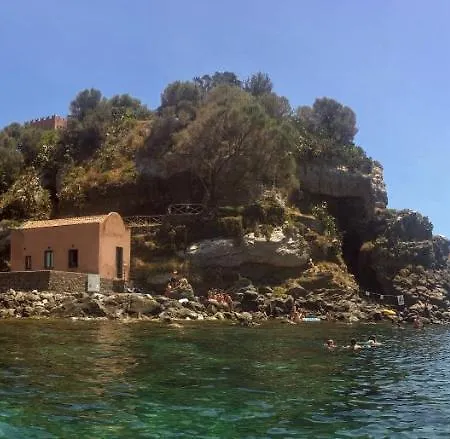 Corallo House Acitrezza *